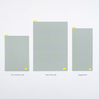 Three rectangular gray grid pencil boards in different sizes are displayed on a white background, with Japanese labels underneath indicating sizes A6, A5, and weeks size.